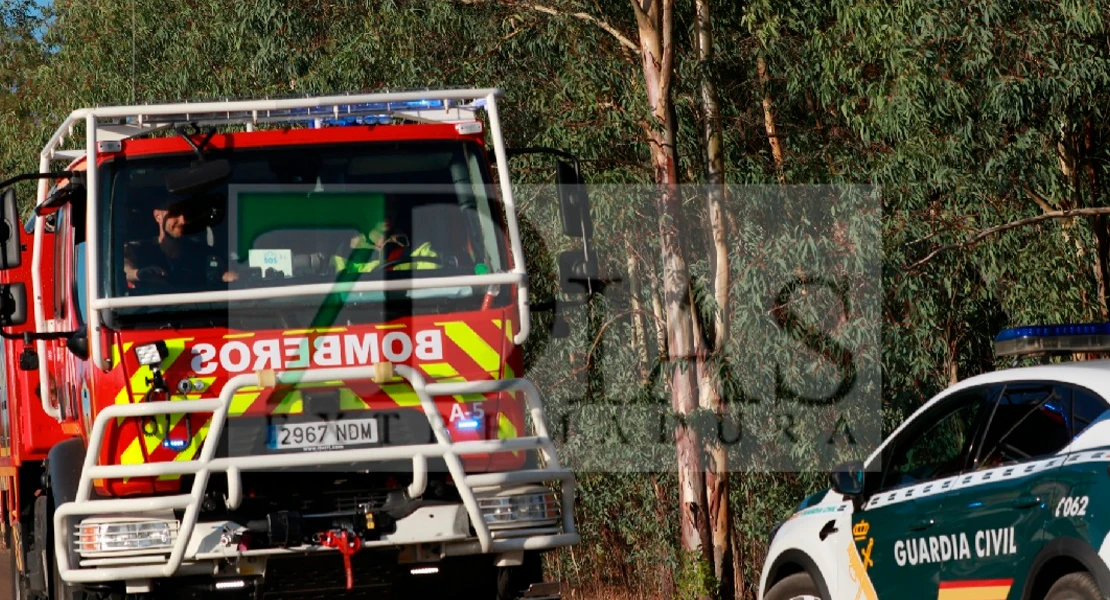 Un grave incendio forestal entre Gévora y Valdebótoa moviliza un amplio dispositivo de emergencias