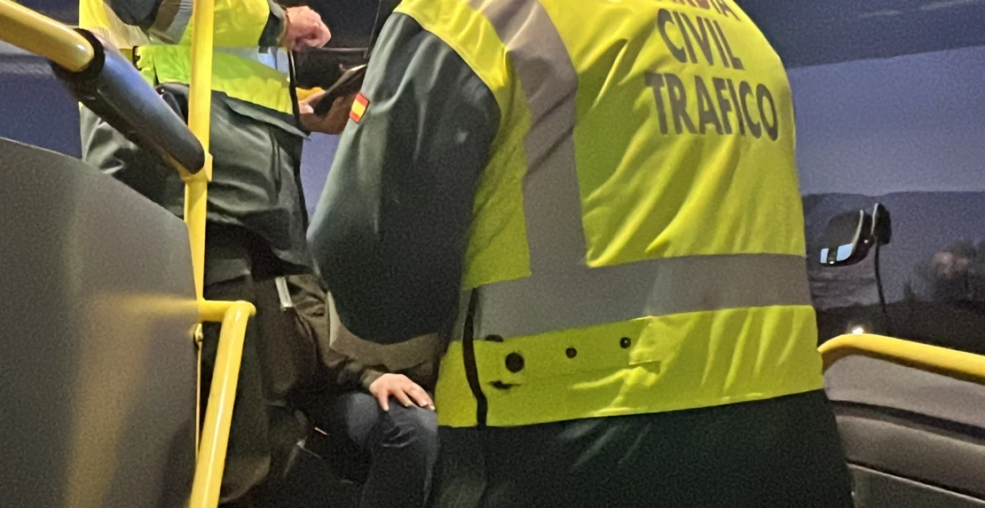 Pillan a un conductor de un autobús escolar borracho y con 12 menores a bordo