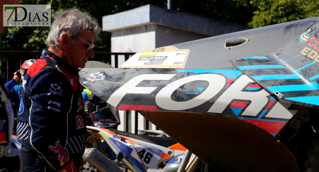 Carlos Sainz protagoniza la 2ª etapa del Rally Raid Portugal a su paso por San Vicente