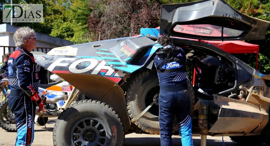 Carlos Sainz protagoniza la 2ª etapa del Rally Raid Portugal a su paso por San Vicente