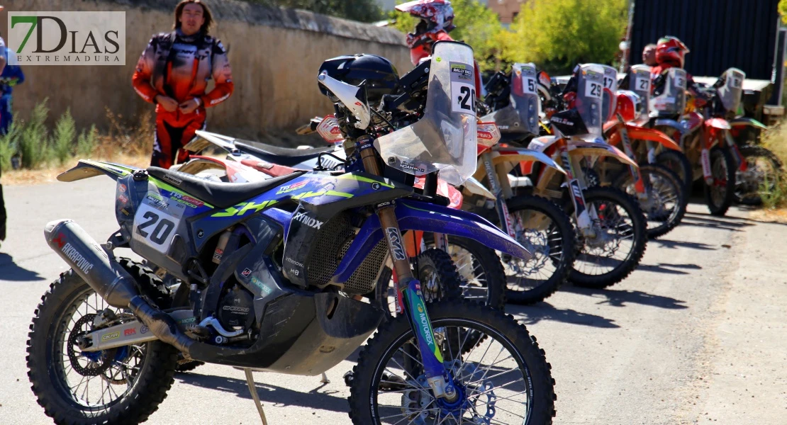 Carlos Sainz protagoniza la 2ª etapa del Rally Raid Portugal a su paso por San Vicente