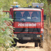 Bomberos trabajan en un incendio urbano junto al complejo militar Sancha Brava (BA)
