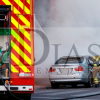 Arde un coche en la urbanización Guadiana (BA): intenso trabajo de los bomberos