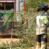 Bomberos trabajan en un incendio urbano junto al complejo militar Sancha Brava (BA)