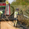 Bomberos trabajan en un incendio urbano junto al complejo militar Sancha Brava (BA)