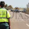 Pierde el control de su grúa y causa un incendio en la EX-209