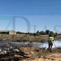 Un incendio urbano en Badajoz moviliza a los bomberos