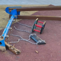 Destrozan el parque infantil de El Progreso: "Vandalismo en estado puro"