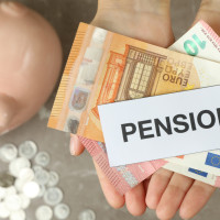 La pensión media de jubilación en Extremadura sube, pero aún está por debajo de la nacional