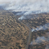 Nivel 1 de peligrosidad por un incendio en varios puntos de una carretera extremeña