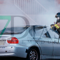 Arde un coche en la urbanización Guadiana (BA): intenso trabajo de los bomberos