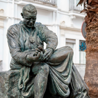 ¿Por qué van a retirar el Monumento al Cofrade en Mérida?