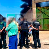 Gran incendio en una nave de Los Santos de Maimona desata la alarma entre los vecinos