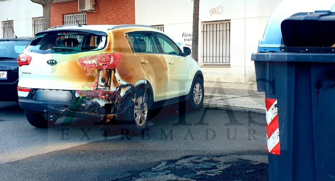 Incendio en San Fernando: tres coches y varios árboles afectados por un punto limpio