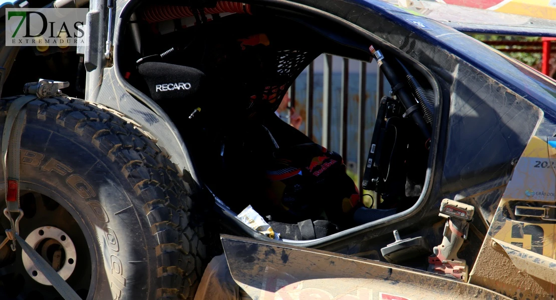 Carlos Sainz protagoniza la 2ª etapa del Rally Raid Portugal a su paso por San Vicente