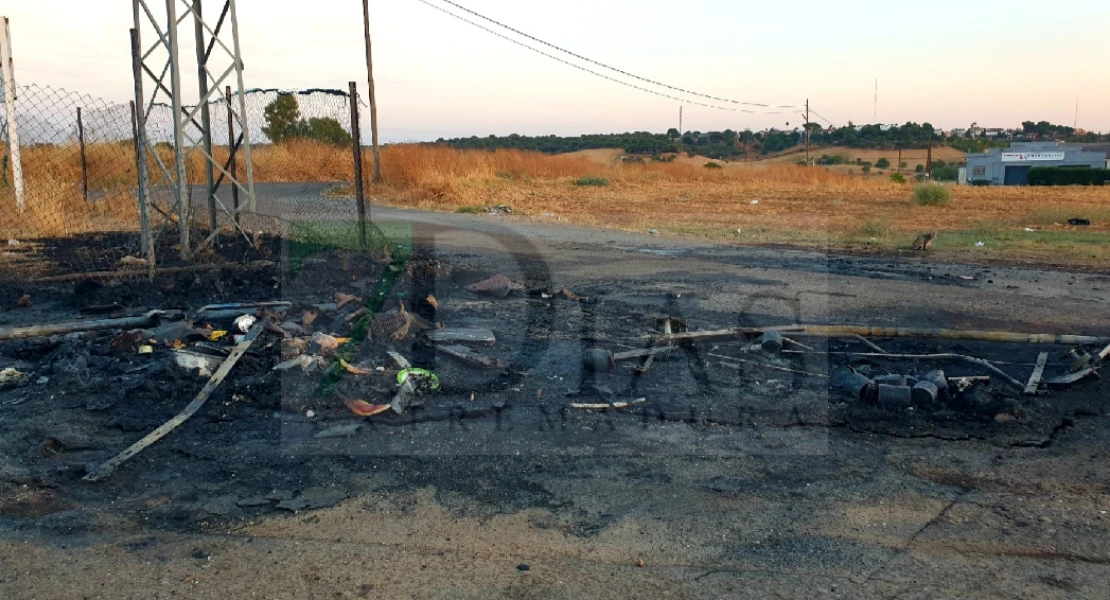 El fuego calcina otro punto limpio en Badajoz