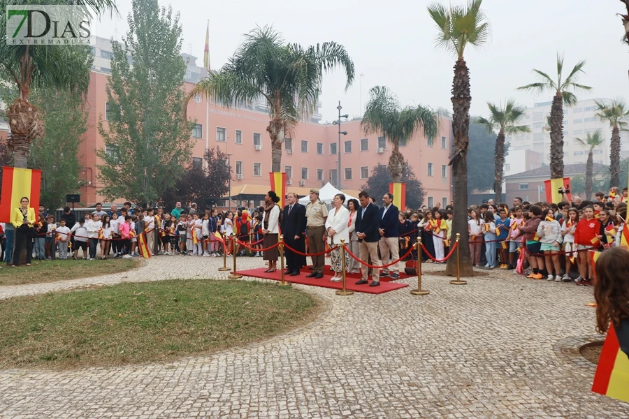 Izado de bandera por el Día de la Hispanidad en Badajoz