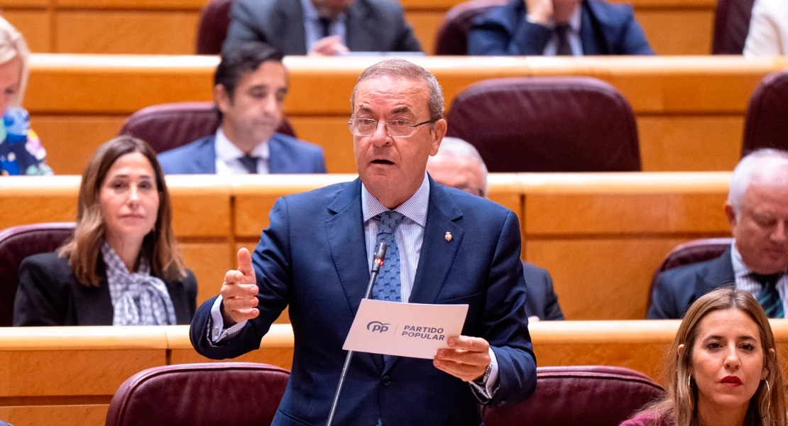 Monago acusa a Sánchez de usar la Defensa como un "reality show"