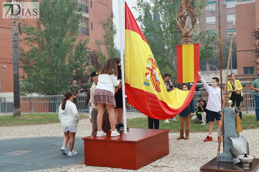 Izado de bandera por el Día de la Hispanidad en Badajoz