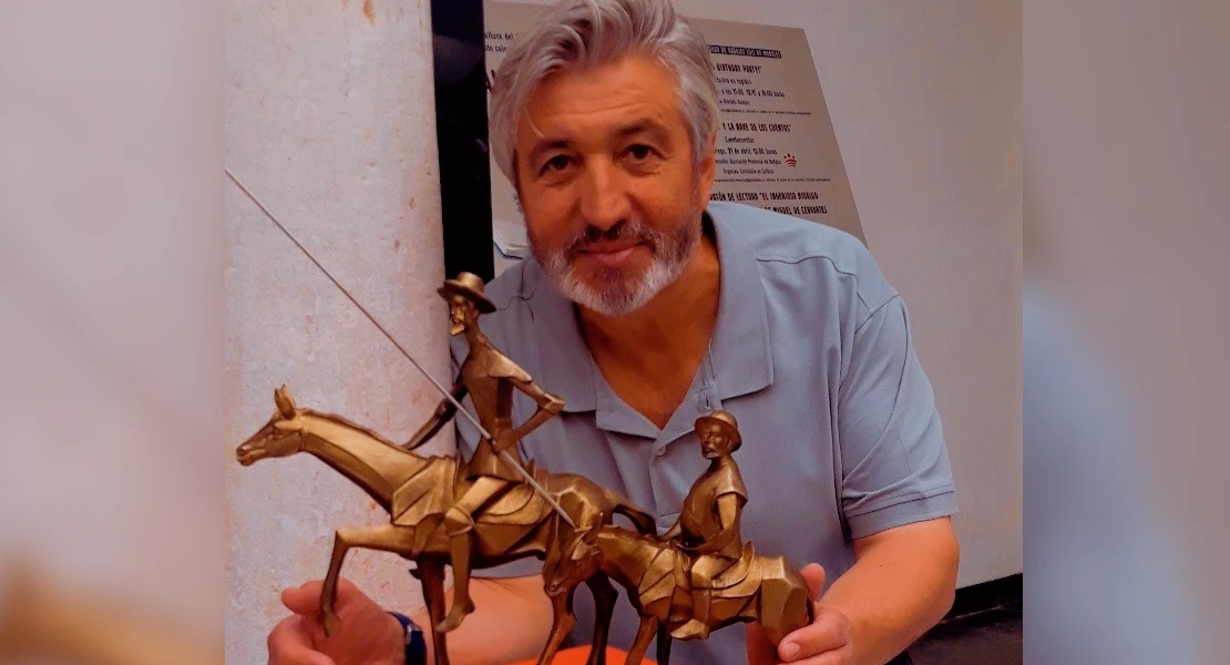 El poeta de Segura de León presenta su universo literario en el Ámbito Cultural de El Corte Inglés El poeta de Segura de León presenta su universo literario en el Ámbito Cultural de El Corte Inglés