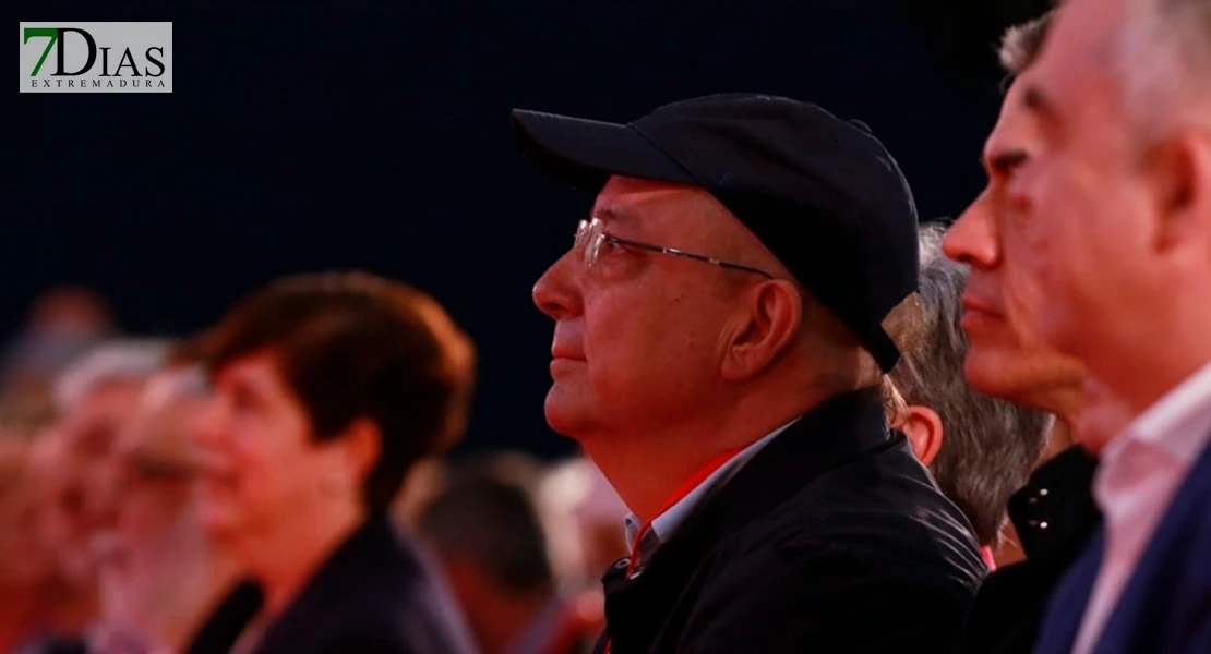 La familia de Guillermo Fernández Vara desmiente su fallecimiento