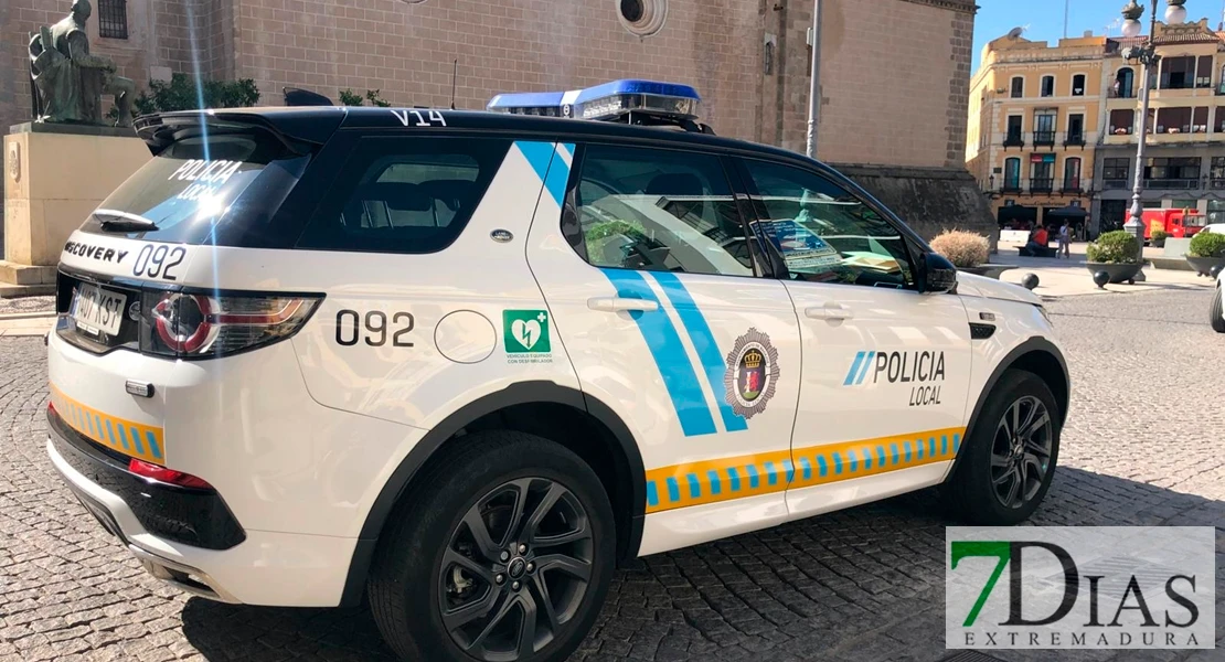 Un nuevo accidente entre un coche y una moto deja a dos personas heridas en Badajoz