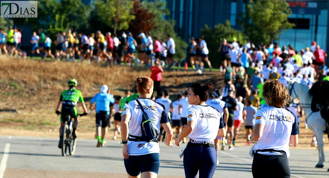 Imágenes del VIII Cross Solidario 091 en Badajoz