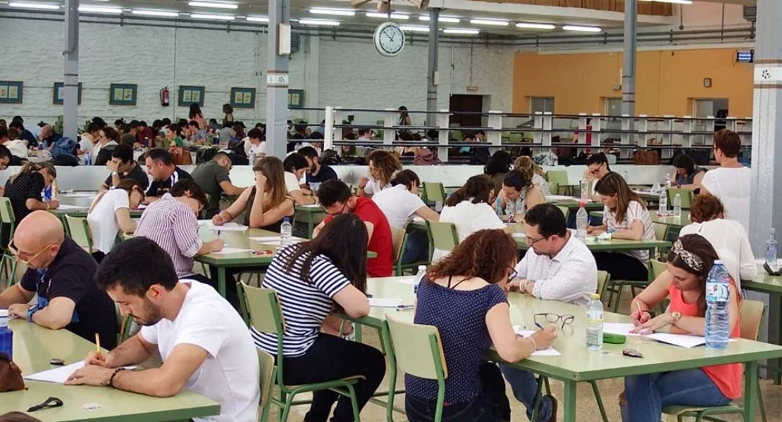 CCOO denuncia que la Junta anunció las oposiciones docentes sin negociar: "La oferta es opaca e insuficiente"