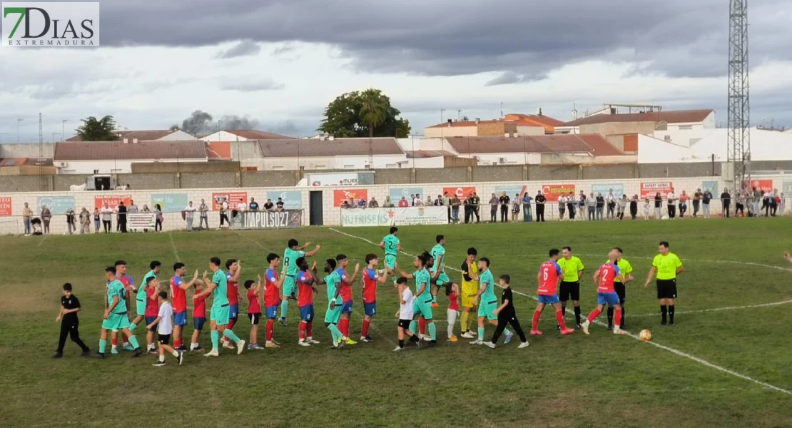 El Badajoz convence y golea en Pueblonuevo