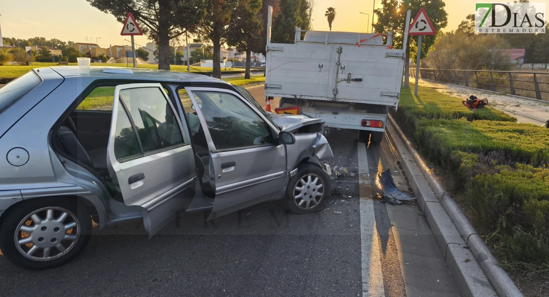 Un conductor sufre un accidente en la avenida de Elvas de Badajoz