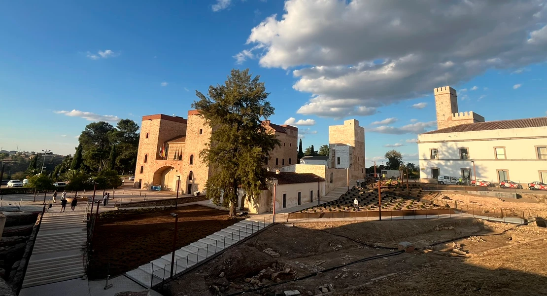 Reabierta la Puerta del Capitel tras dos años de obras en la Alcazaba de Badajoz
