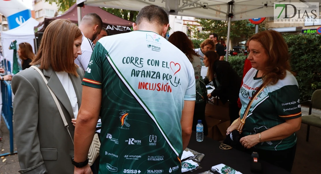 Imágenes del VIII Cross Solidario de la Guardia Civil en Badajoz