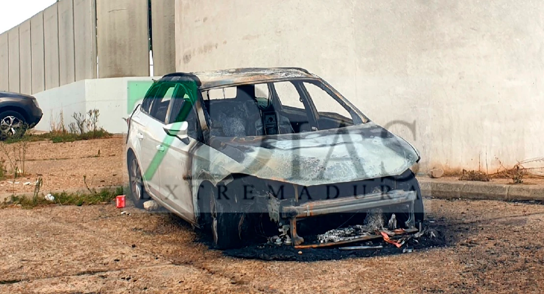 Continúan los incendios de vehículos en las calles de Badajoz: otro coche calcinado