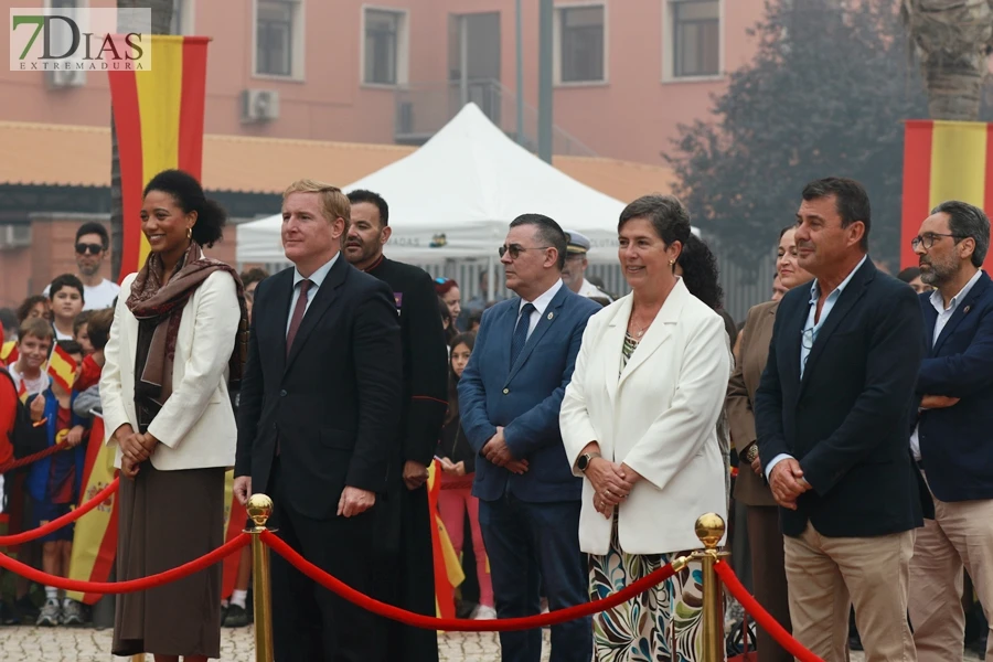 Izado de bandera por el Día de la Hispanidad en Badajoz