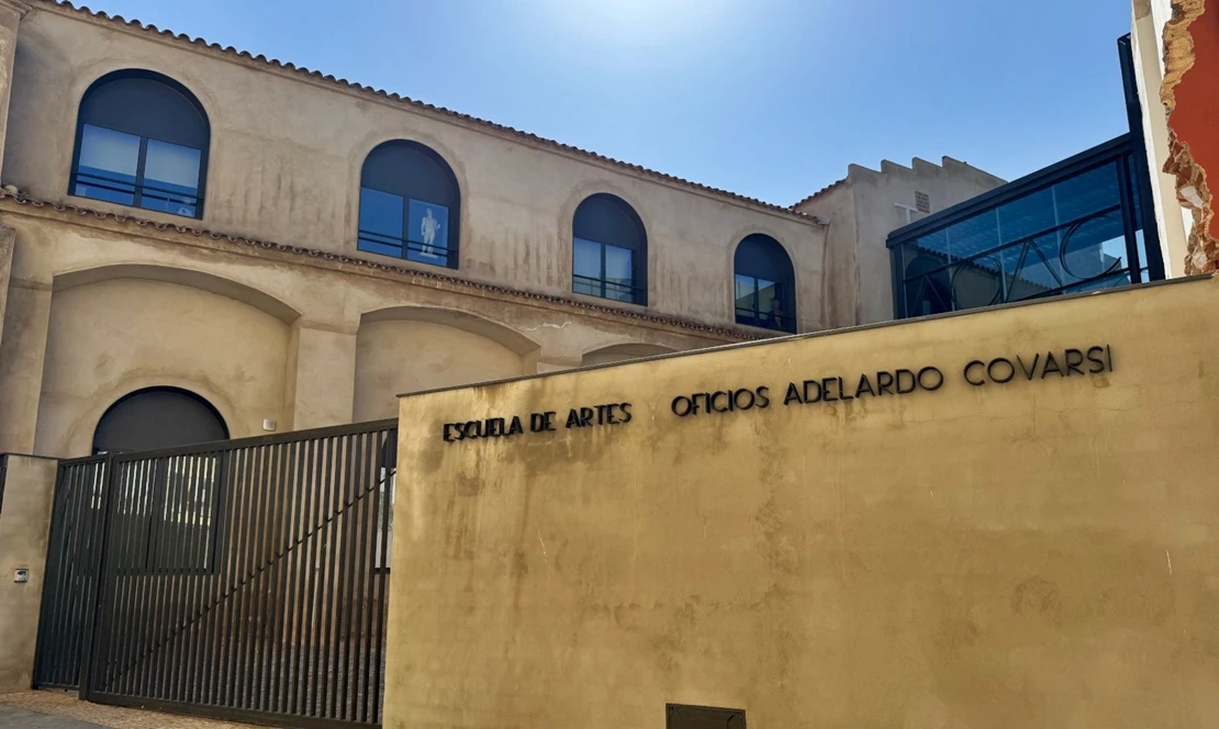 Exigen al Ayto. de Badajoz que resuelva la situación de la Escuela de Artes y Oficios ‘Adelardo Covarsí’