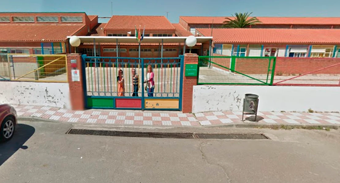 Una trabajadora resulta herida en el colegio de Herrera del Duque Una trabajadora resulta herida en el colegio de Herrera del Duque