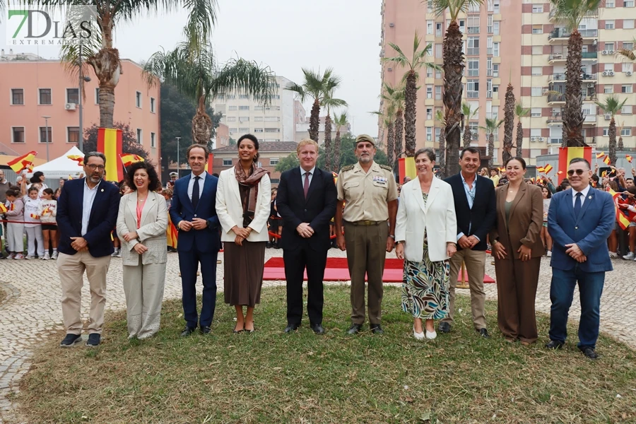 Izado de bandera por el Día de la Hispanidad en Badajoz