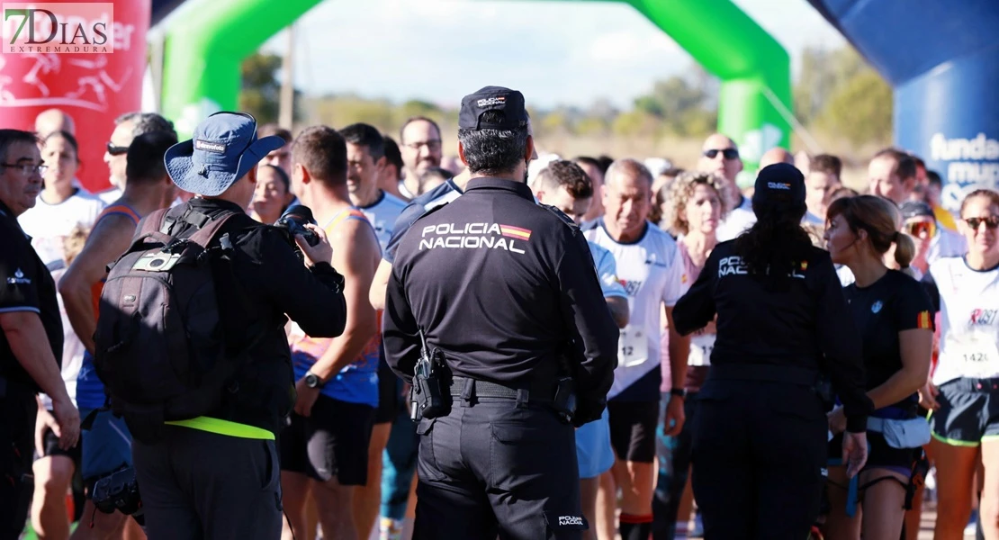 Imágenes del VIII Cross Solidario 091 en Badajoz