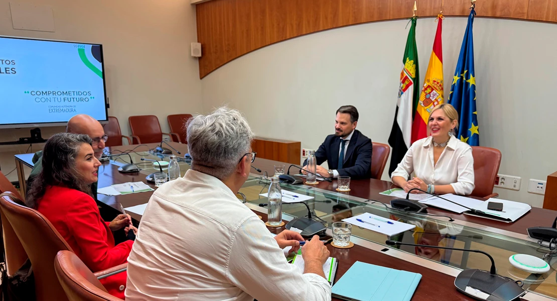 La Junta "ve posible" llegar a un acuerdo con los grupos para sacar los presupuestos de 2026