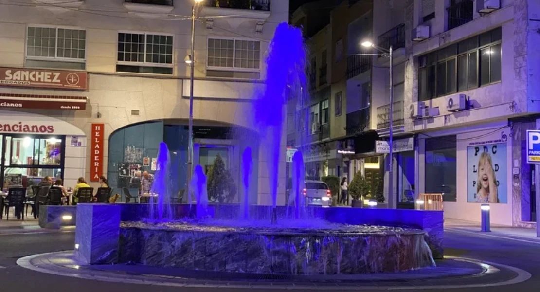 Localidades extremeñas bañan sus calles de azul y naranja por el Día Mundial de la Parálisis Cerebral