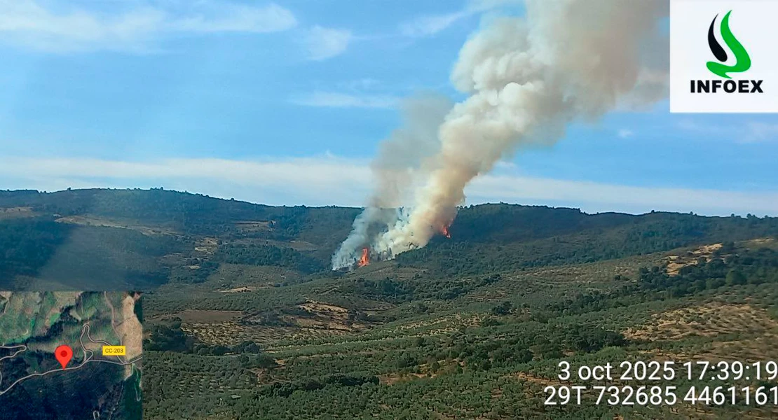 Despliegue de 36 efectivos para sofocar un fuego en Marchagaz (Cáceres)