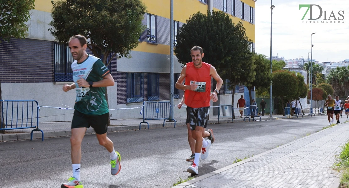 Imágenes del VIII Cross Solidario de la Guardia Civil en Badajoz