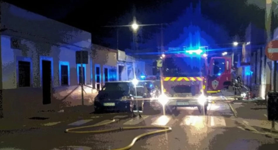 Un hombre en estado crítico tras un incendio de vivienda en San Roque