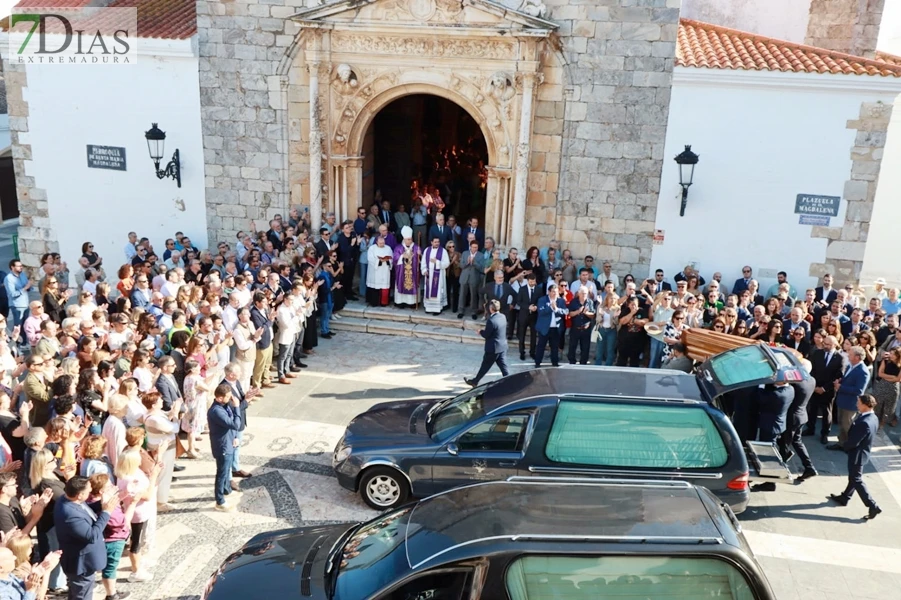Así ha sido la despedida a Guillermo Fernández Vara en Olivenza