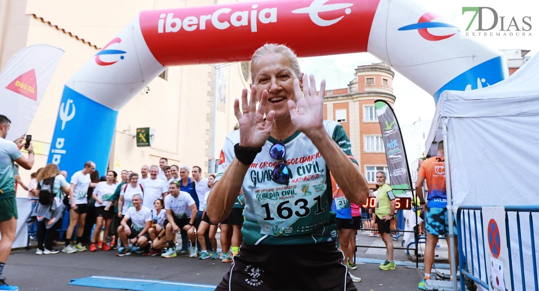 Imágenes del VIII Cross Solidario de la Guardia Civil en Badajoz