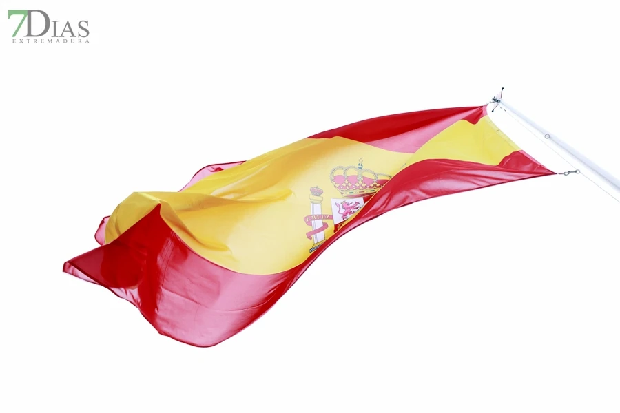 Izado de bandera por el Día de la Hispanidad en Badajoz