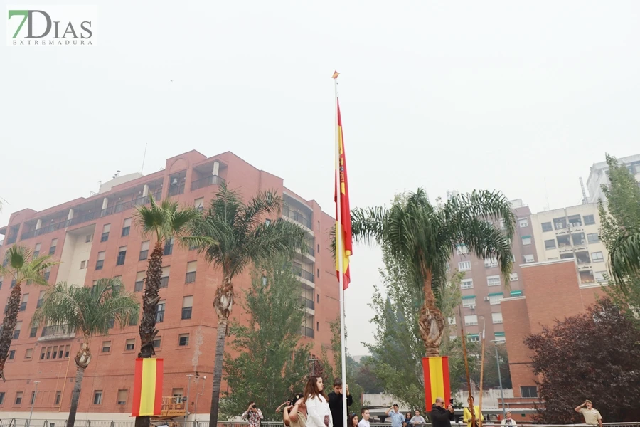 Izado de bandera por el Día de la Hispanidad en Badajoz