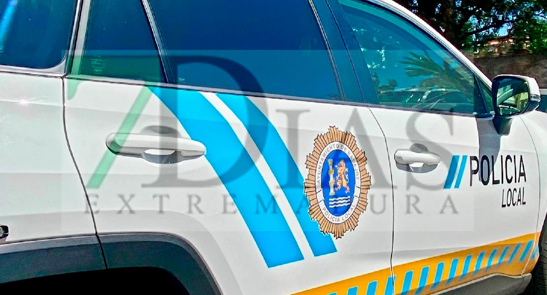 Fuerte colisión entre una furgoneta y un Minits en Badajoz