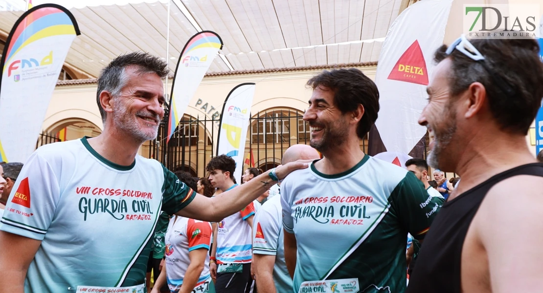 Imágenes del VIII Cross Solidario de la Guardia Civil en Badajoz