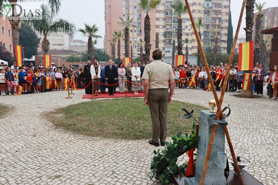 Izado de bandera por el Día de la Hispanidad en Badajoz